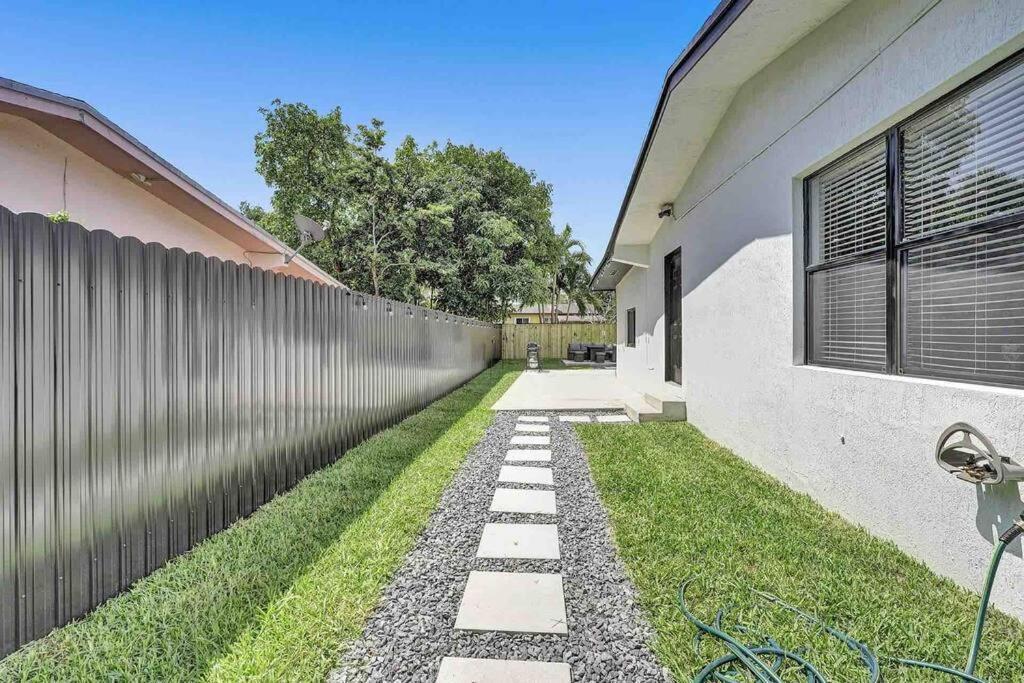 Near Sunny Isle Beach & Aventura Apartment North Miami Beach Exterior photo